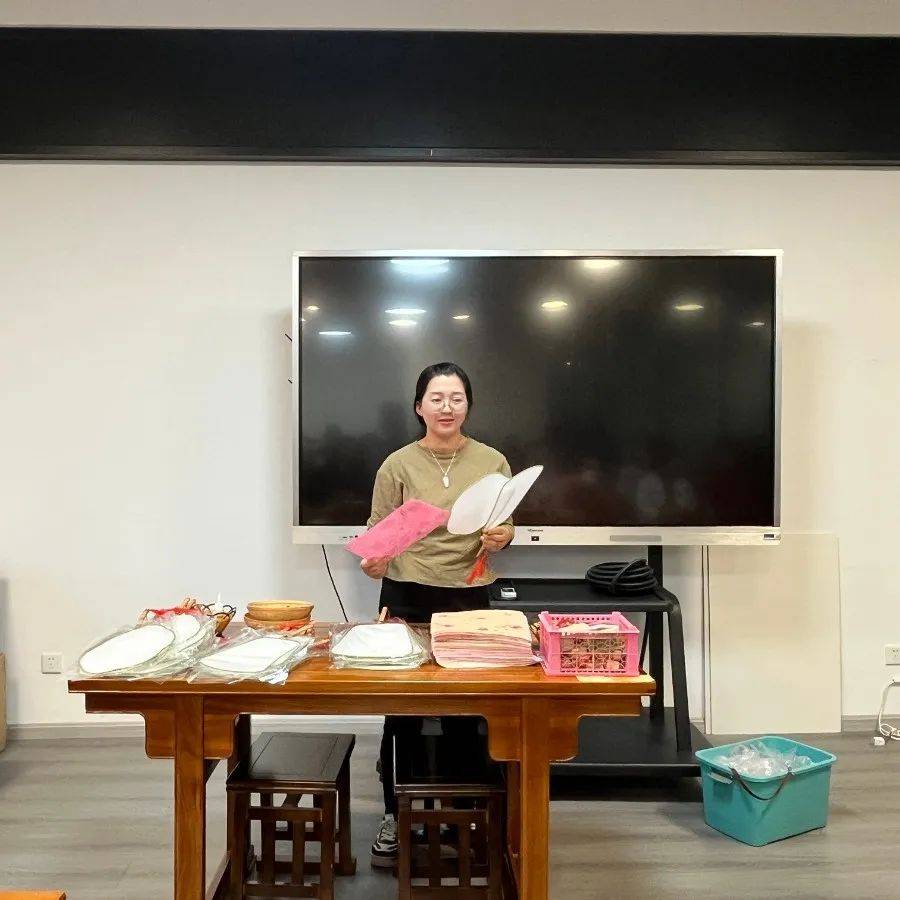 青年夜校 | “扇”遇非遺：傳統工藝與青春創意的雙向奔赴:工藝扇
