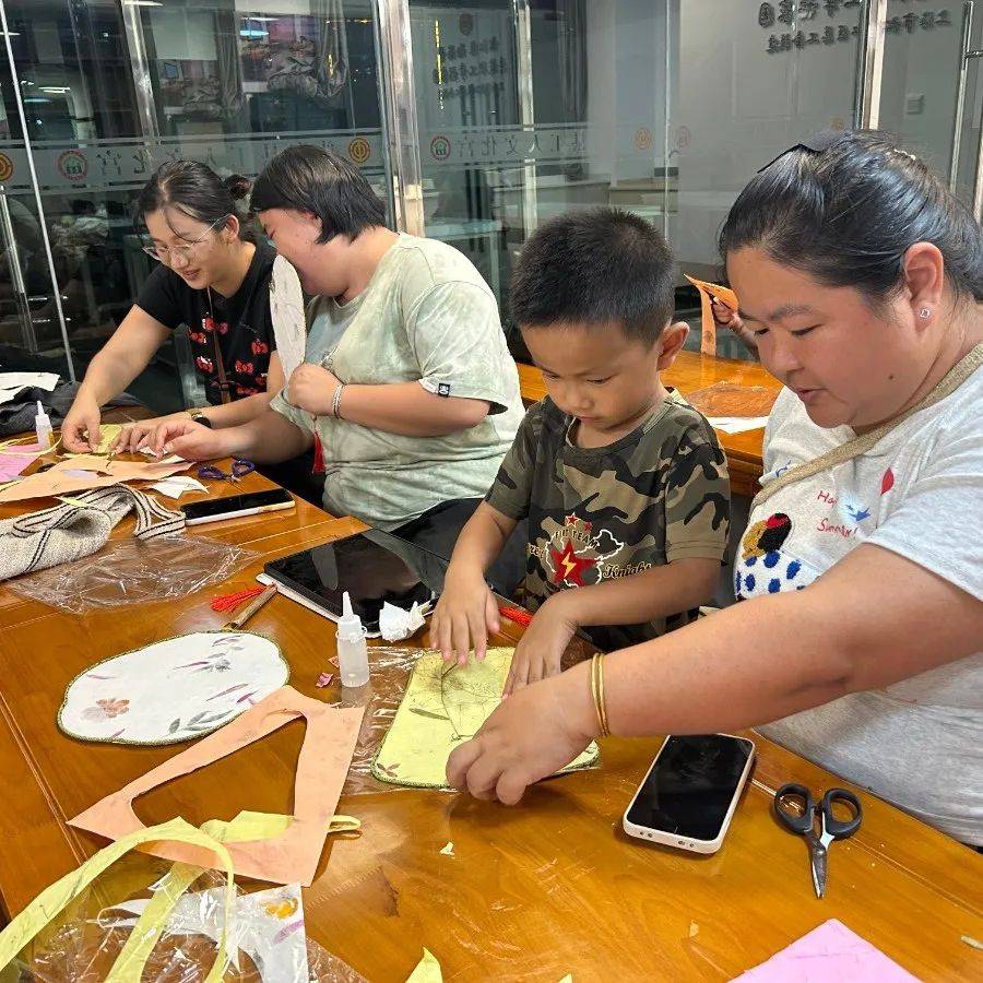 青年夜校 | “扇”遇非遺：傳統工藝與青春創意的雙向奔赴:工藝扇
