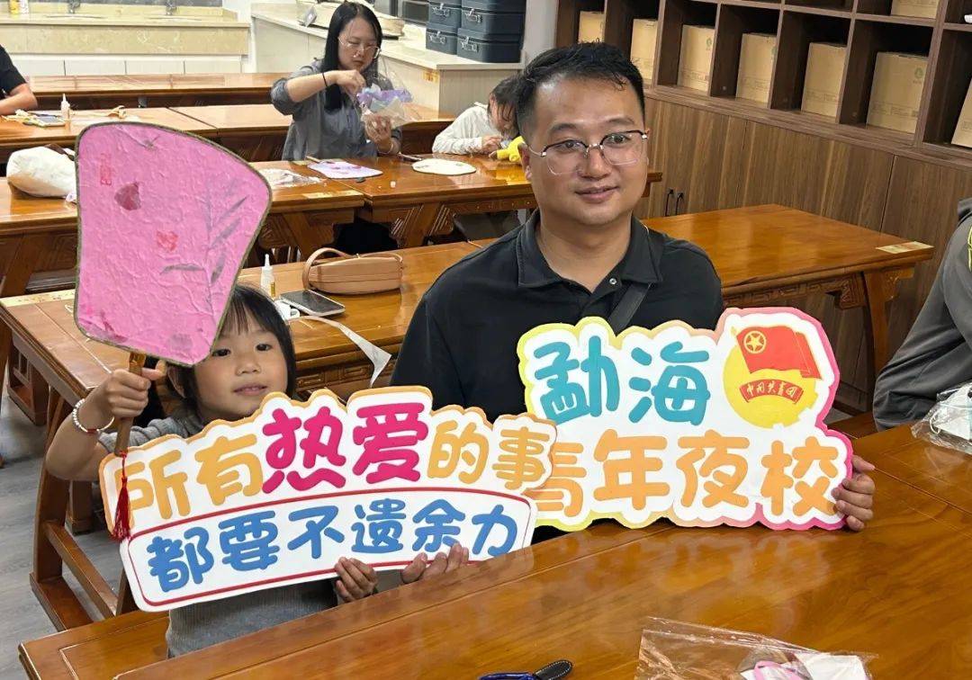 青年夜校 | “扇”遇非遺：傳統工藝與青春創意的雙向奔赴:工藝扇
