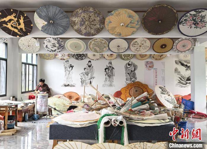 （鄉(xiāng)村行·看振興）湖南石鼓油紙傘撐起富民大產(chǎn)業(yè):油紙傘