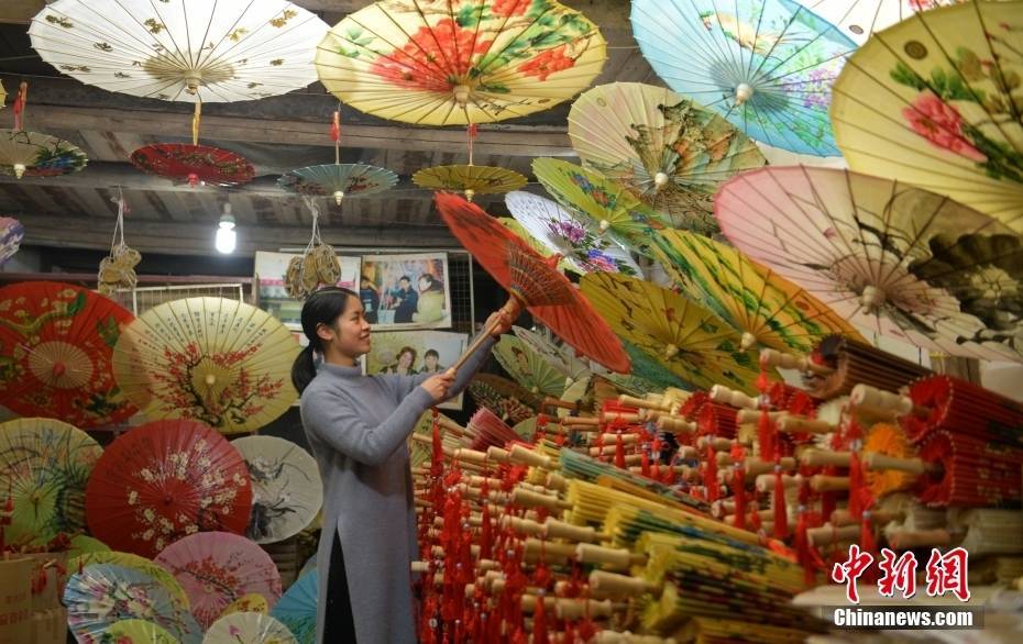 【這個城市有點潮】瀘州分水：撐起一把油紙傘 感受百年東方美學:油紙傘