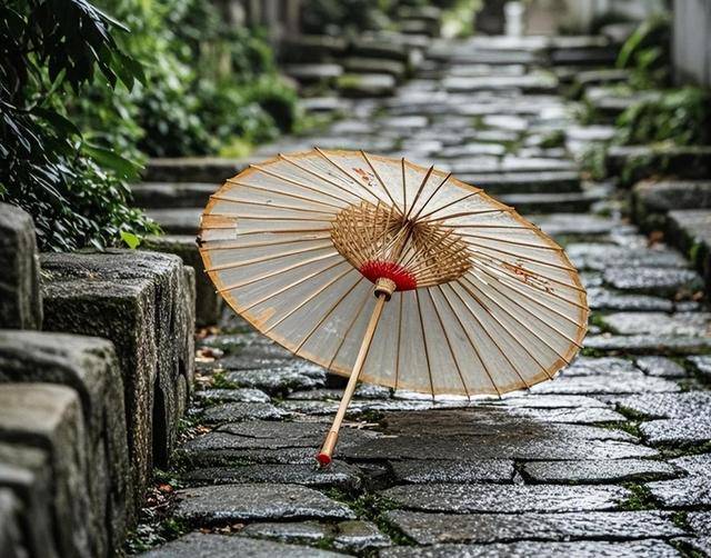 古代“油紙傘”是如何制作的？雨傘的工作原理<strong></p>
<p>油紙傘</strong>，竟然千年未變！:油紙傘
