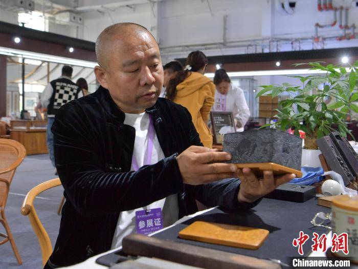 吉林集中展出數千件松花石工藝品:工藝品
